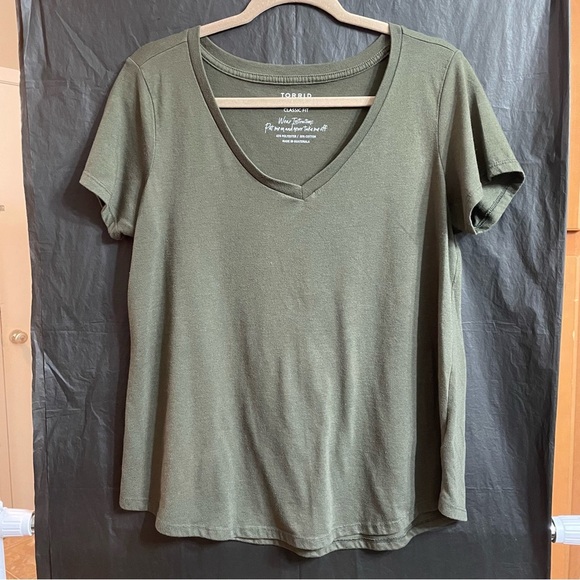Torrid 00 Green V-Neck Short Sleeve Top Casual Summer Relaxed - Picture 1 of 4